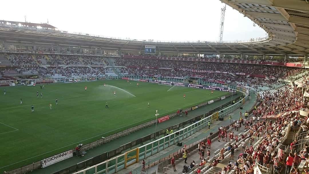 El estadio Olímpico Grande Torino, en Turín, con las tribunas con público durante un partido del Torino; foto de archivo de 2017 (foto: Asgaw, Wikimedia Commons, licencia CC BY 4.0)