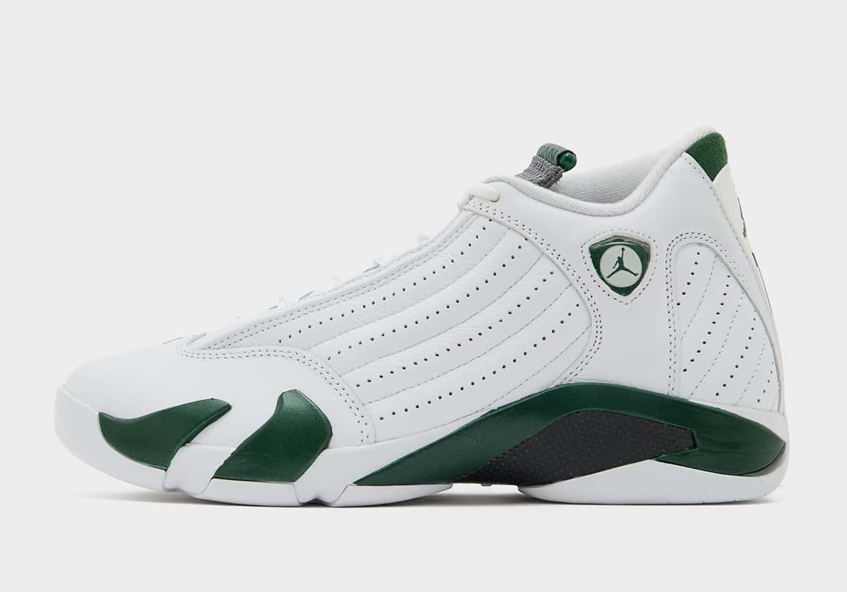 Air Jordan 14 Forest Green 2026 de perfil con upper de cuero blanco perforado y detalles en verde bosque