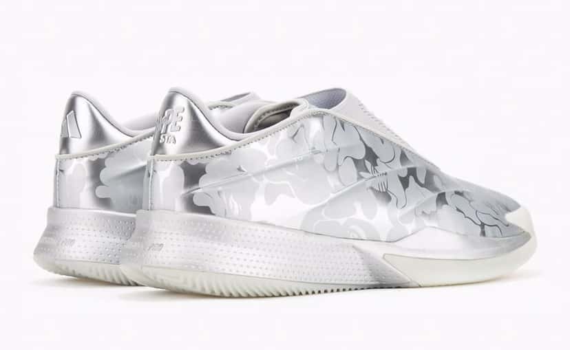 Talones de la BAPE x adidas Crazy Energy+ plateada, con el camuflaje ABC en la capellada y la entresuela blanca