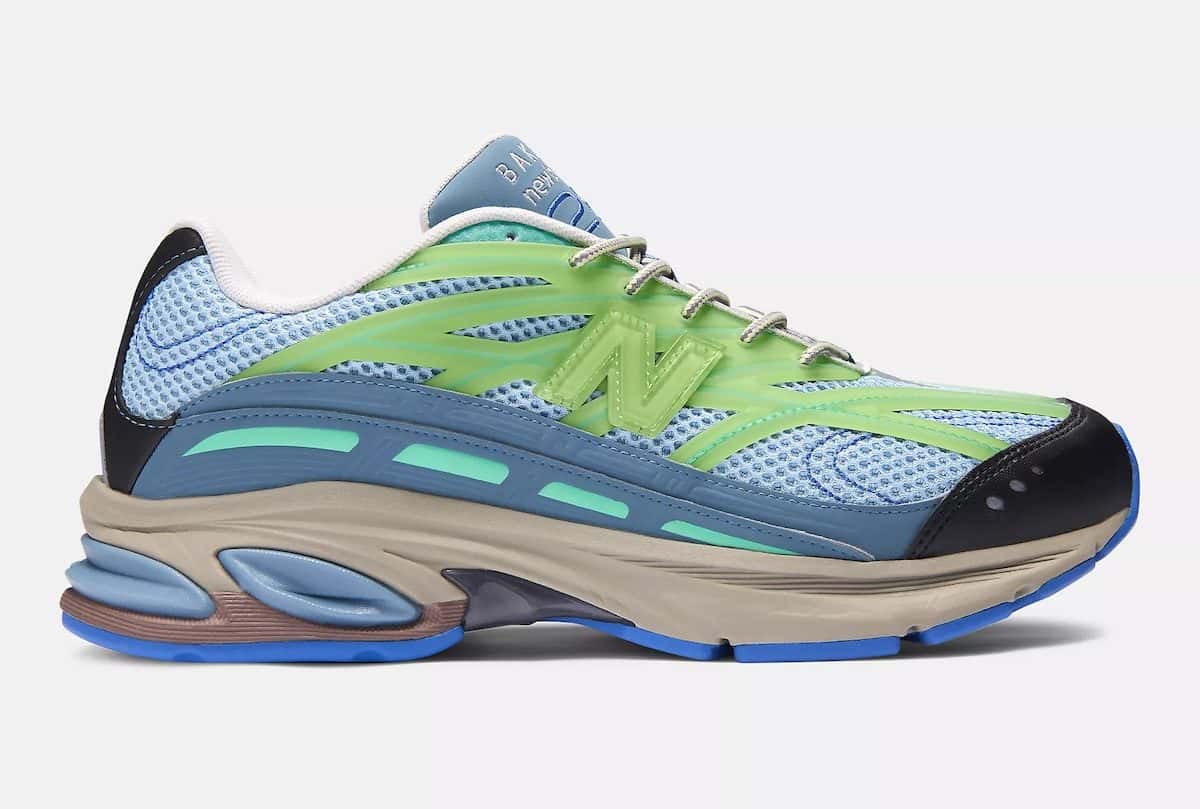 New Balance Baklava 2811 Clear Sky/Limelight de Action Bronson de perfil, con malla celeste, refuerzos verde neón translúcidos, puntera negra y suela azul