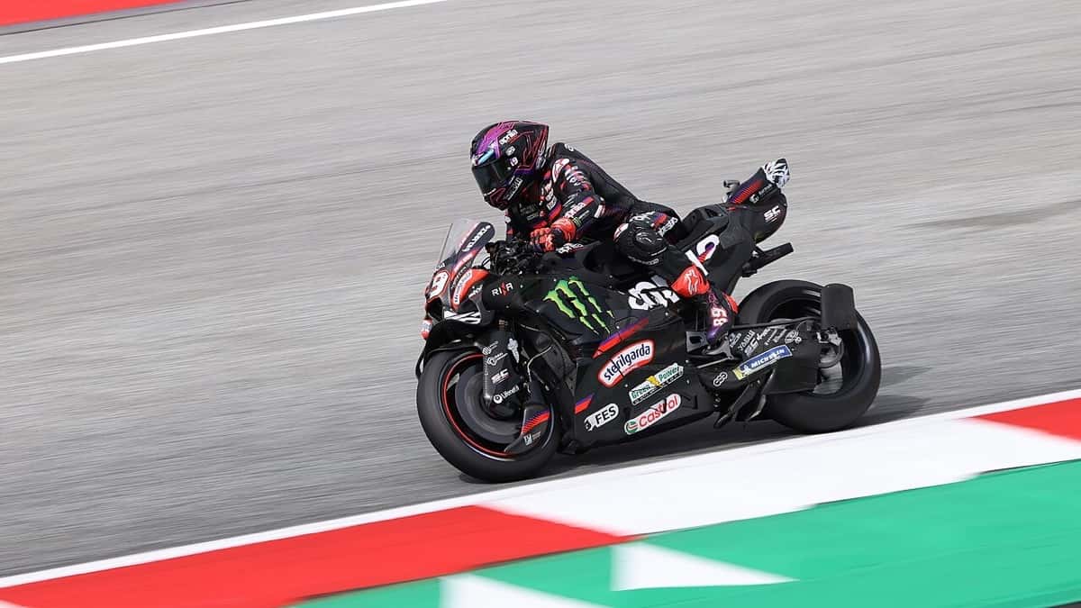 Foto de archivo: Jorge Martín, con el número 89, inclinado en una curva con la Aprilia negra en el Gran Premio de Austria 2026