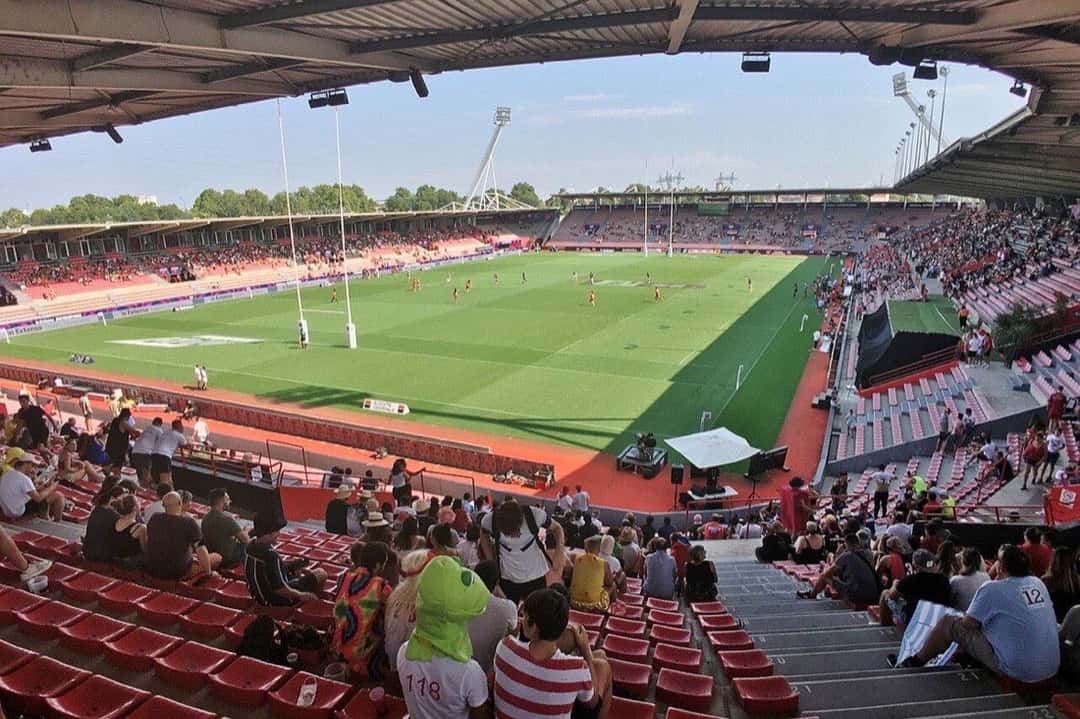 Foto de archivo: el estadio Ernest-Wallon de Toulouse desde la tribuna, con el público y la cancha de césped durante un partido en 2021