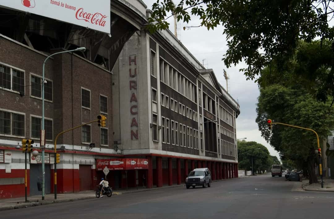 Fachada del estadio Tomás Adolfo Ducó sobre la avenida Amancio Alcorta, en Parque Patricios (foto de archivo: Dan DeLuca, Wikimedia Commons, CC BY 2.0)