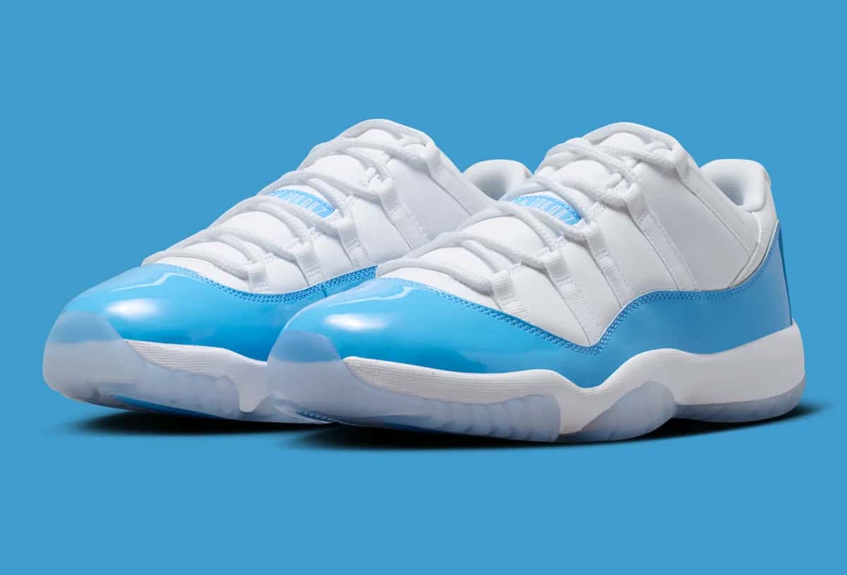 Air Jordan 11 Low University Blue sobre fondo blanco vista lateral