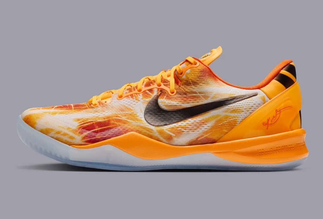 Nike Kobe 8 Protro Shanghai Fireworks de perfil, con la capellada de malla estampada en naranja, rojo y amarillo y el Swoosh oscuro