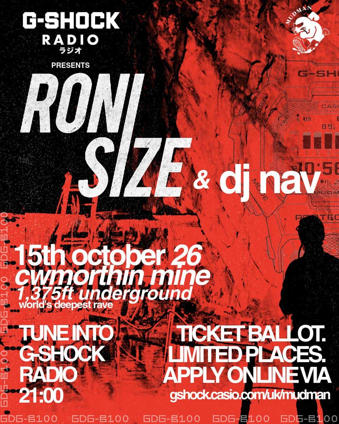 Afiche oficial de G-Shock Radio para la rave de Roni Size: su nombre en letras blancas gigantes sobre una foto en rojo y negro de las paredes de una mina, con la fecha 15 de octubre, la mina Cwmorthin y los 1.375 pies bajo tierra