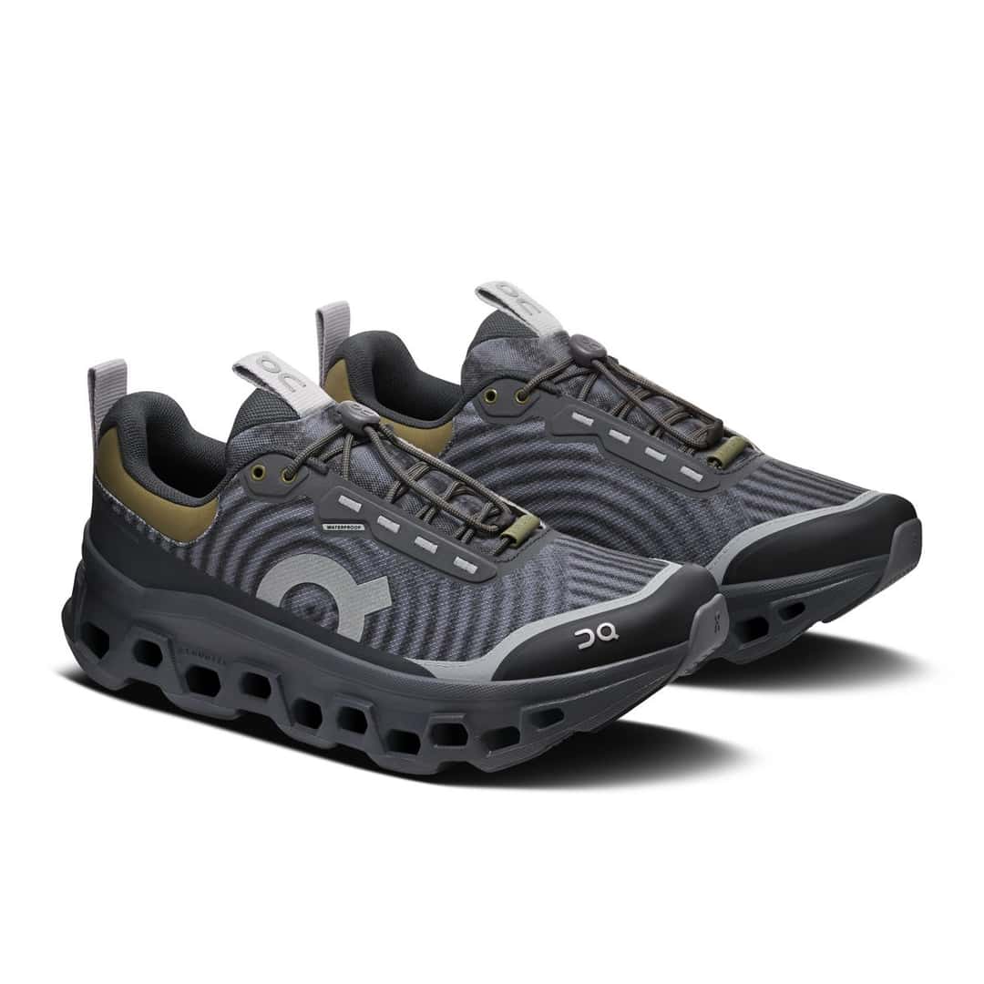 On x atmos Cloudmonster 1 WP en color Eclipse, gris oscuro con rayas onduladas y detalles verde oliva
