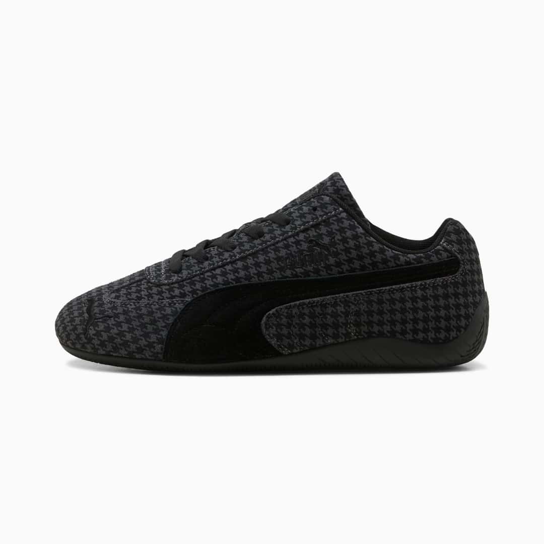 PUMA Speedcat Tweeder de perfil, con el estampado pata de gallo gris y negro y el Formstrip negro de gamuza