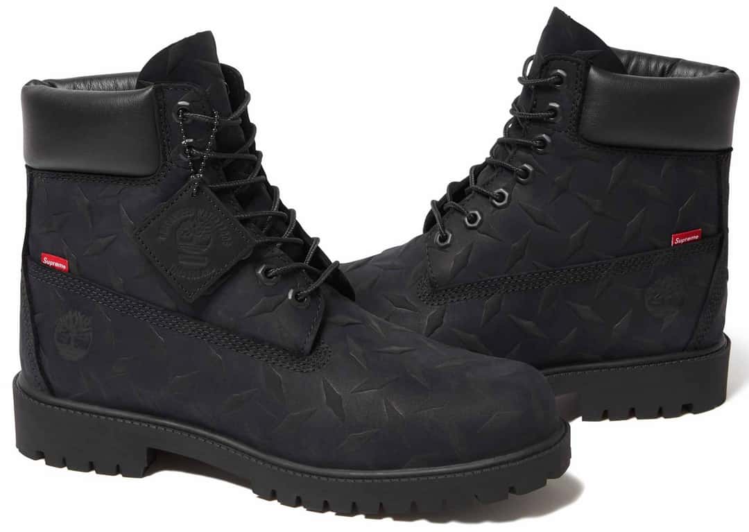 Par de botas Supreme x Timberland Diamond Plate 6-Inch en negro total con relieve tonal de chapa antideslizante