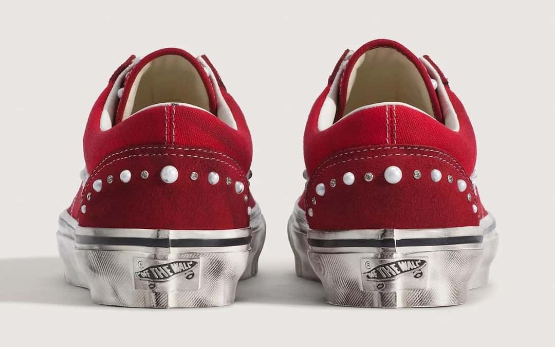 Talones de la Vans Old Skool 36 Pearlized roja con tachas plateadas y la entresuela gastada a propósito