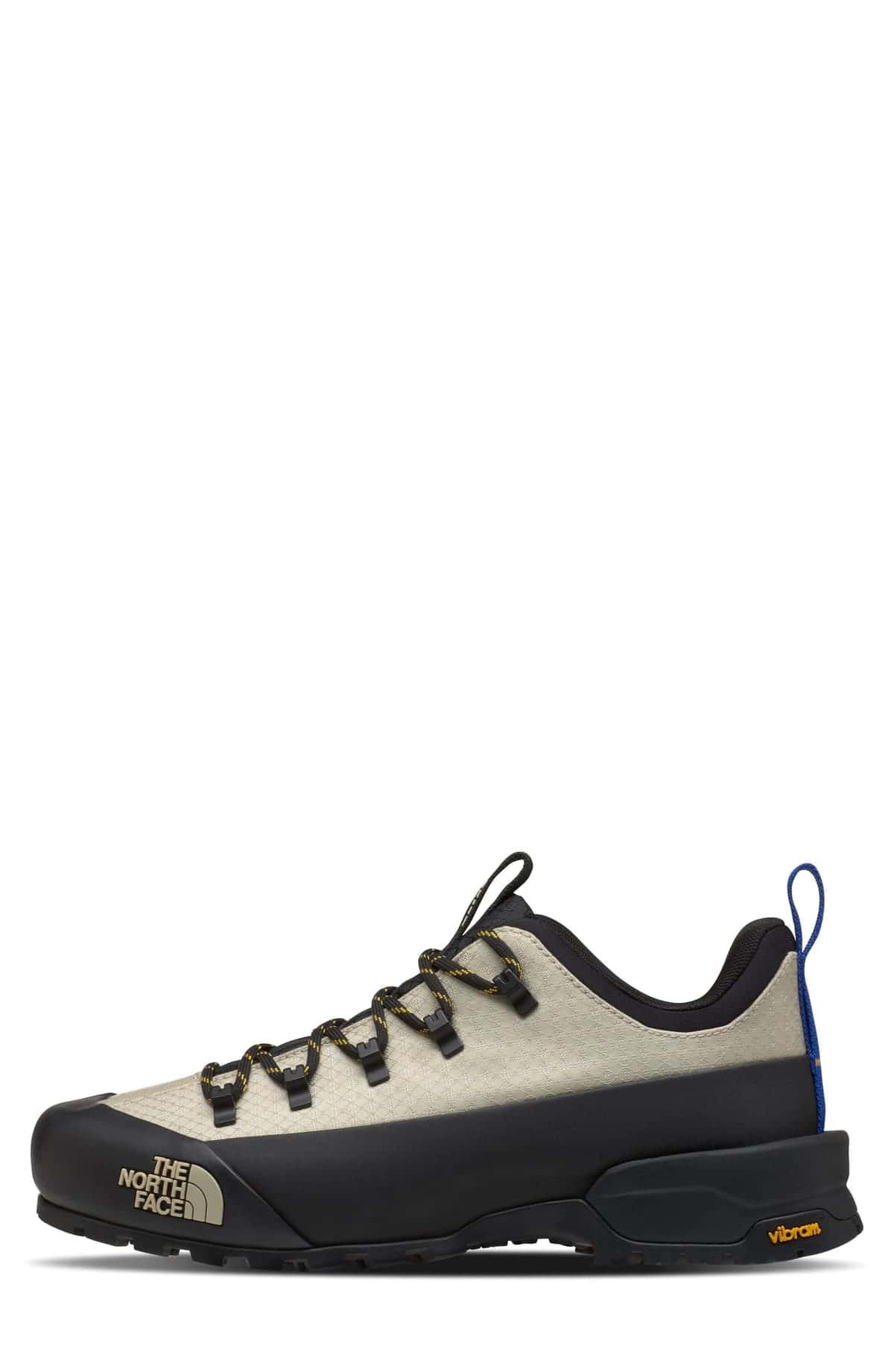 Zapatilla The North Face Glenclyffe Low beige con base negra, cordones negros y amarillos con ganchos y tira azul en el talón