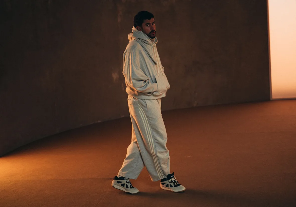 Detalle del logo estrella BadBo en la lengüeta con acentos azules